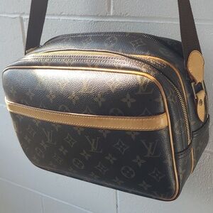 Authentic LOUIS VUITTON REPORTER BAG